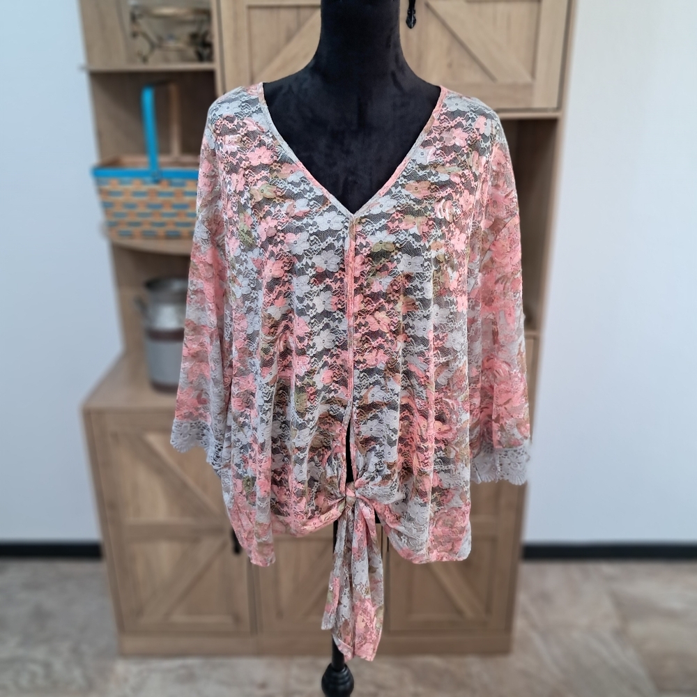 Full Circle Trends Women’s 2X Floral Lace Tie Front Top V-Neck 3/4 Sleeve